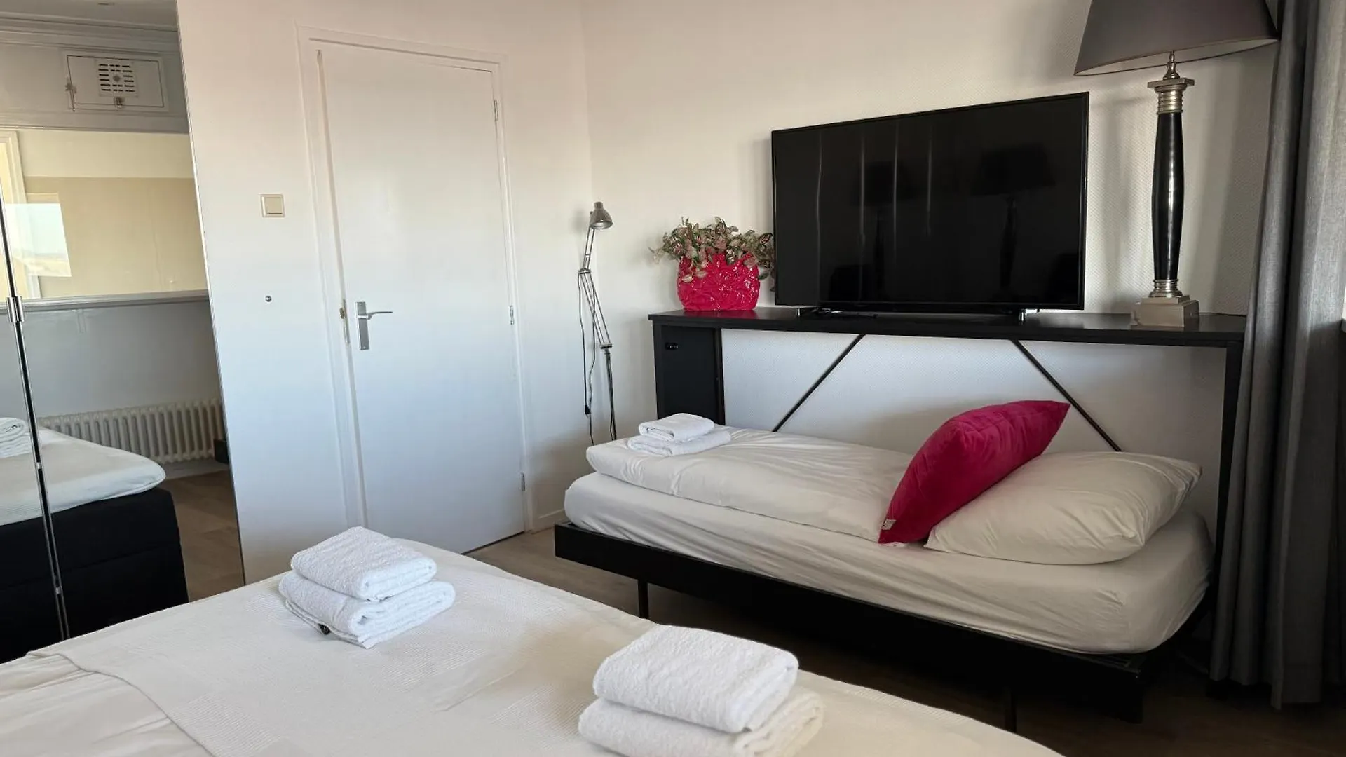 זנדוורט Rosalie Apartment 0*,  הולנד